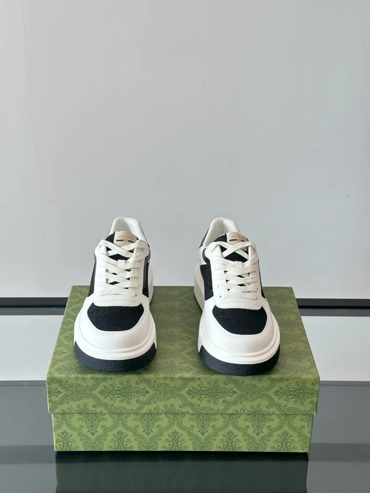Factory price: 480💰New men's shoes GUCCI [Lightning] latest shoes shipped. Original quality, fashionable, special materials, sheepskin lining, new packaging. The foot feels super comfortable and the workmanship is impeccable. Size: 38-44, customized 45